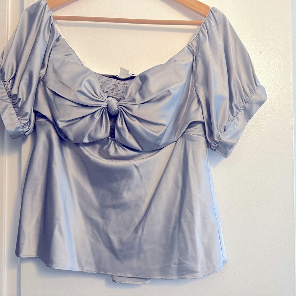 I'm selling a satan off shoulder beautiful for evening wear